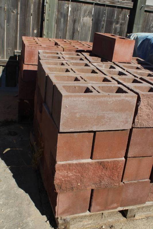 lot 1371 image: Lot of 2 Pallets - 119 Pieces - 8 x 8 x 16 - Split Face