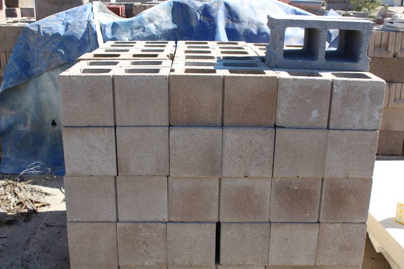 lot 1372 image: 78 Pieces - 8 x 8 x 16 -