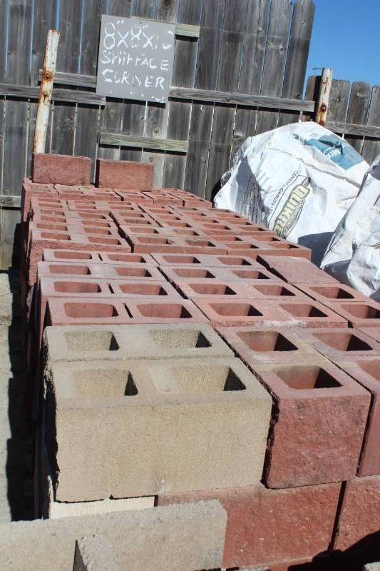 lot 1377 image: Lot of 3 Pallets - 182 Pieces - 8 x 8 x 16 - Split Face