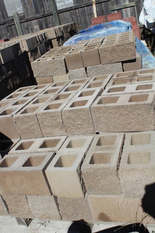 lot 1378 image: Lot of 2 Pallets - 129 Pieces - 8 x 8 x 16 - Split Face