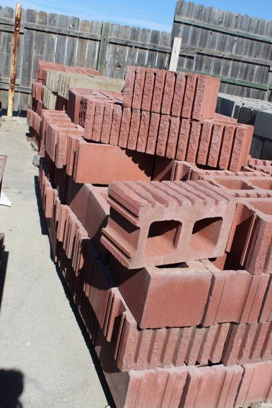 lot 1381 image: Lot of 5 Pallets - 244 Pieces - 8 x 8 x 16 Fluted