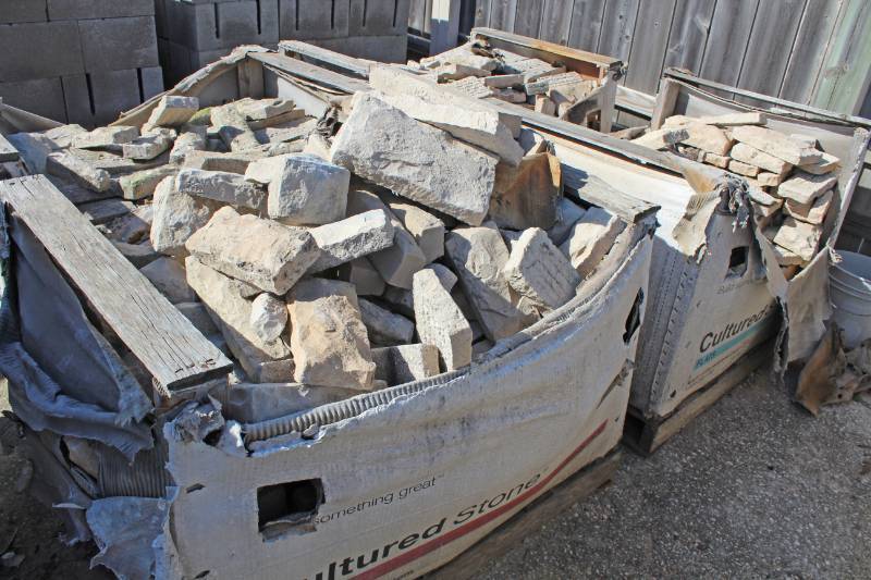 lot 1385 image: Lot of 4 Gaylords of Cultured Stone