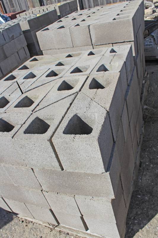 lot 1386 image: Lot of 264 Pieces on 3 Pallets of 8 inch 45 degree Block