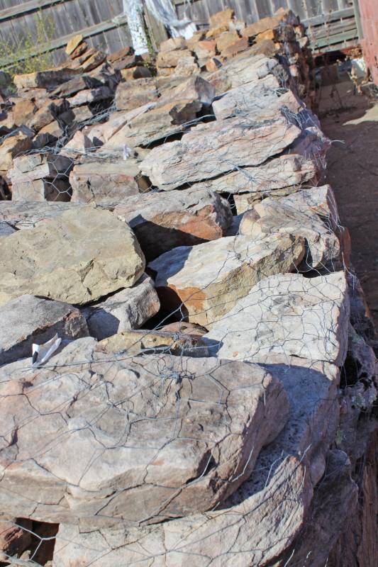 lot 1391 image: 5 Pallets of Moss Stone