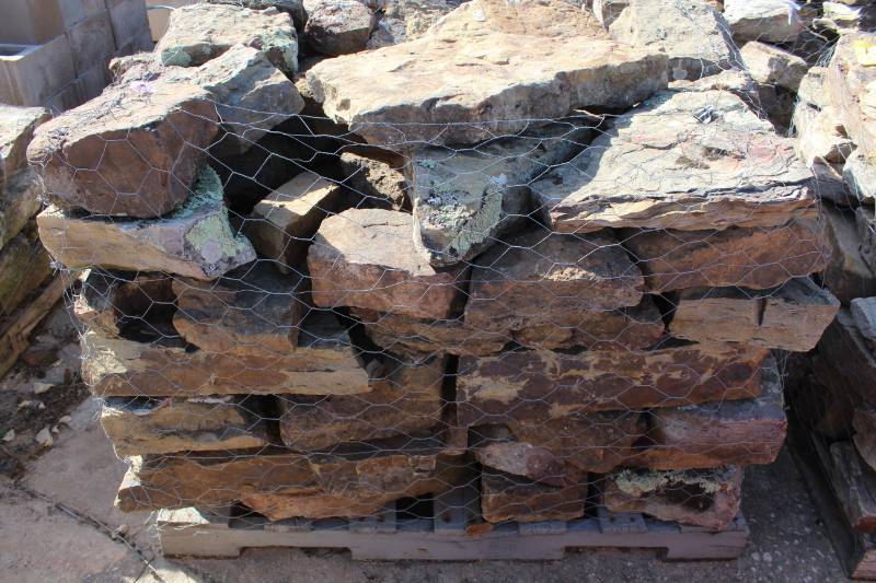 lot 1393 image: 1 Partial Pallet of Moss Stone
