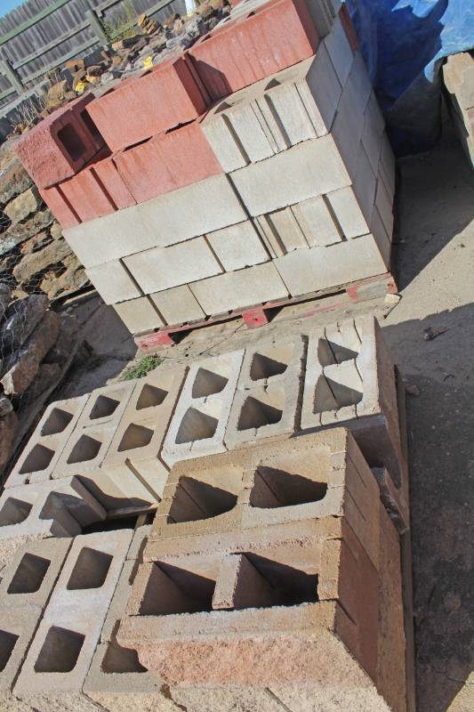 lot 1395 image: Approx. 75 Pieces - Mixed 8 x 8 x 16 on 2 pallets