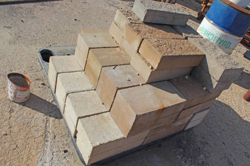 lot 1401 image: Lot of 55 on one Pallet - 4 x 8 x 16 Solid Split Face