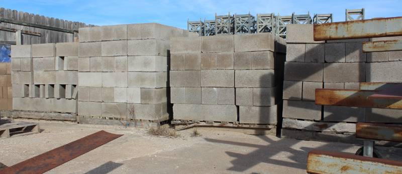 lot 1405 image: Lot of 396 Pieces on 4 Pallets - 8 x 8 x 16 Horse Collars