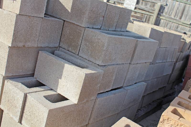 lot 1408 image: 4 Pallets - 330 Pieces - Horse Collar 8 x 8 x 16 - Note - bring new Pallets - buyer re-stack on new pallets