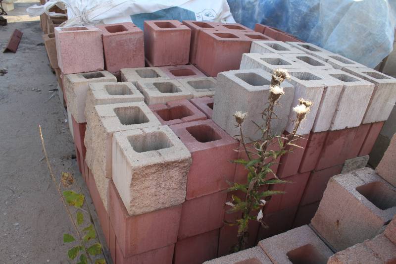 lot 1412 image: Lot of 108 - 1 Pallet 8 x 8 x 8 Split Face