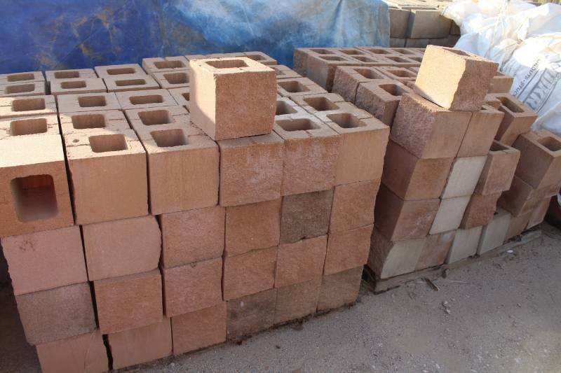 lot 1413 image: Lot of 220 - 2 Pallets 8 x 8 x 8 Split Face