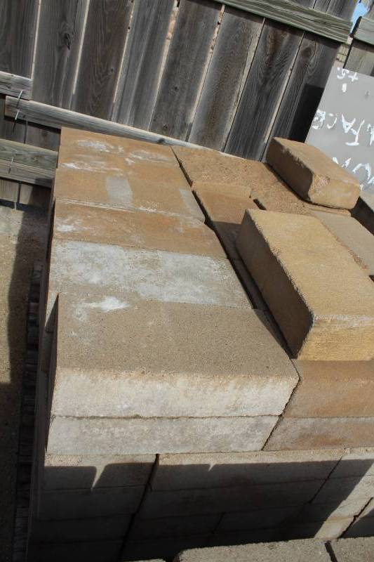 lot 1418 image: 62 Pieces on One Pallet 4 x 8 x 16 Solid Split Face