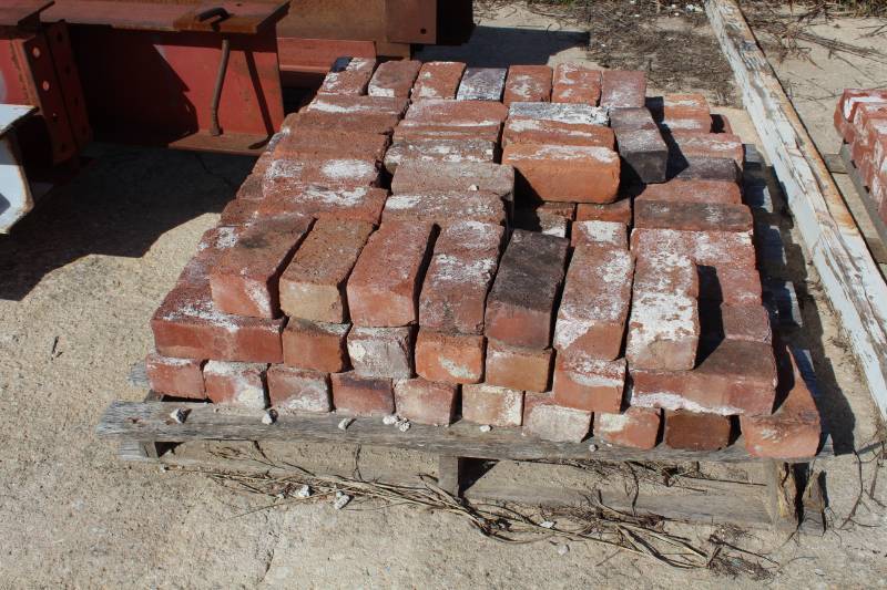 lot 1510 image: Approx. 120 Used Brick