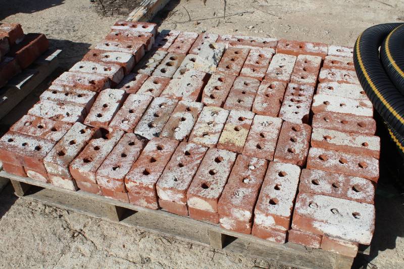 lot 1511 image: Approx. 100 Used Brick