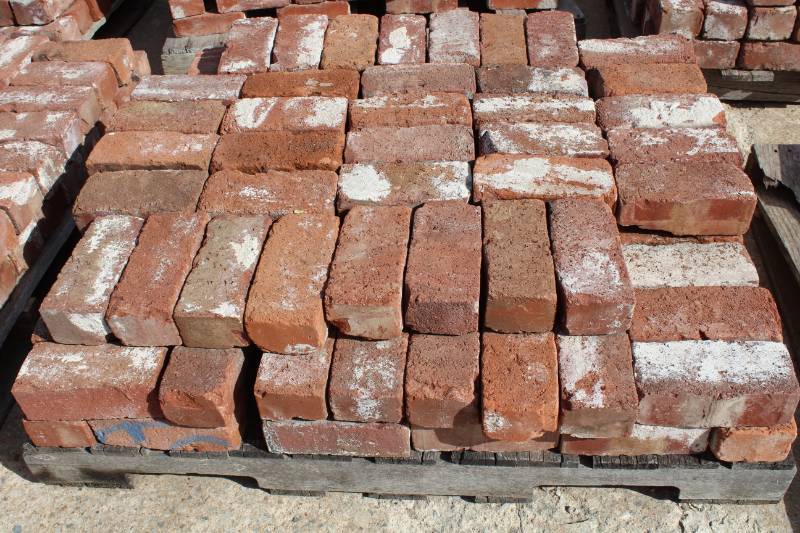 lot 1500 image: Approx. 170 Used Brick