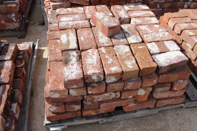lot 1502 image: Approx. 155 Used Brick