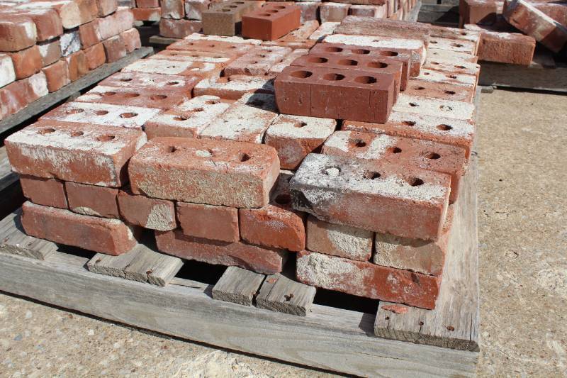 lot 1503 image: Approx. 90 Used Brick