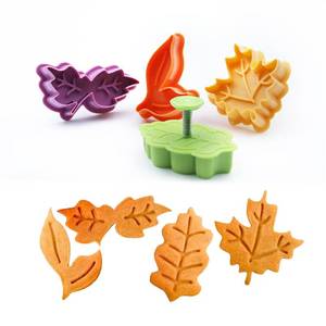 lot 12241 image: Joinor Cake Leaves Baking Pie Crust Cutters Set of 4 Random Color