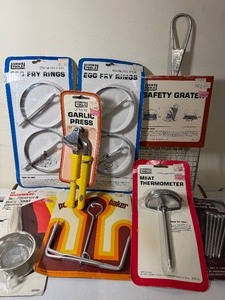lot 104 image: Vintage Kitchen Helpers - Egg Fry Rings, Garlic Press AND MORE in a Basket