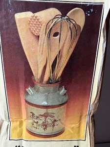lot 108 image: 1980s ESCO Fair Winds 8-Piece Kitchen Tool Set