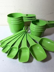 lot 113 image: Tupperware Measuring Cups and Spoons, BOTH NEW