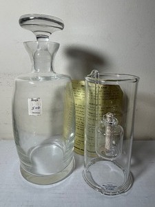 lot 118 image: Vintage Glass Decanter and Unique Oil Lamp