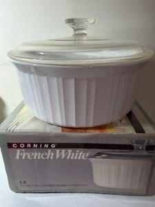 lot 136 image: Corning Ware Baking Dishes, Both New, One in Box is 1.5, Other is 2.5 Liter