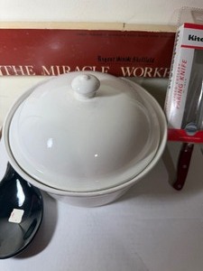 lot 141 image: New Kitchen Items - Covered Dish, Spoon Rest, Knives