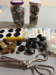 lot 148 image: Vintage Pinker Shears, Buttons in Glass Jars and More