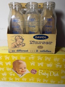 lot 187 image: Vintage Electric Baby Dish w Box and Cord and Baby Bottles