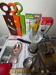 lot 198 image: Vintage Kitchen - Most Like New Condition