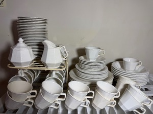 lot 199 image: Vintage Dinnerware, Unmarked, 70 Pieces