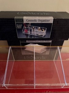 lot 212 image: US Acrylic Cosmetic Organizer, Tissue Holder and Display Box w Lids