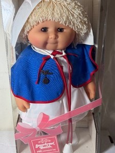 lot 236 image: Vintage Sauerkraut Bunch Nurse Doll