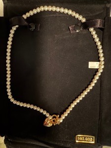 lot 292 image: Jewelry - Freshwater 18 Cultured Pearl Necklace w14K Heart
