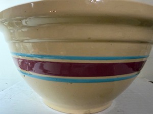 lot 252 image: Vintage Oven Ware, 12, U.S.A. Bowl w Red and Teal Band