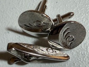 lot 304 image: Sterling Cuff Links and Tie Clip