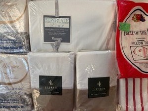 lot 329 image: Sheets (Twin) and Pillow Cases (Standard), NIP