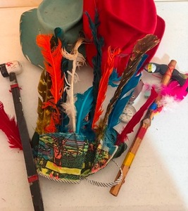 lot 344 image: Vintage Childrens Dress Up Accessories