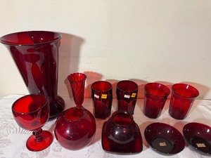 lot 379 image: Vintage Red Glassware, Vases, Glasses and More