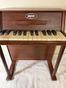 lot 243 image: Vintage Jaymar Childs Top Piano