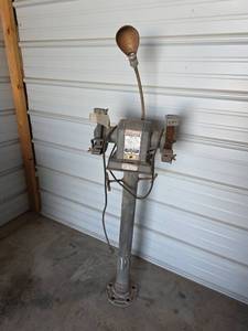lot 19 image: Sears Craftsman 13 HP Bench Grinder with Stand and Light