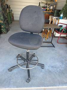 lot 23 image: Gray Fabric Tall Stool with Footrest