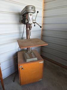 lot 26 image: Chicago Power Tools DP-558 Benchtop Drill Press with Stand