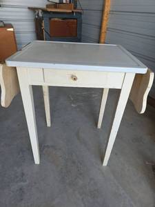 lot 29 image: White Enamel Top Kitchen Table with Extension Leaves and Drawer