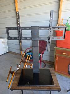 lot 31 image: TV Stand with Mount Bracket