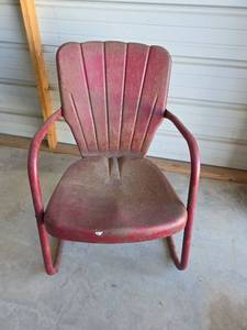 lot 33 image: Metal Patio Chair with Shell Back Design