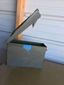 lot 40 image: Military Surplus Metal Ammunition Storage Box