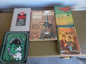 lot 46 image: Gun Reloading Manual Collection - Hodgdon, Sierra, Speer, Handloaders Digest