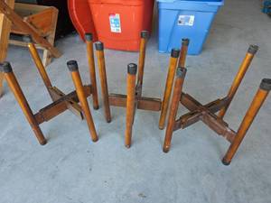 lot 49 image: 3 Adjustable Width Plant Stands